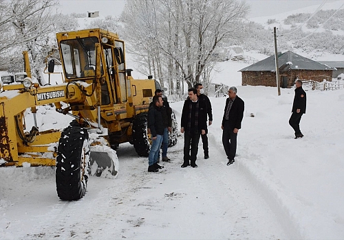 Bingöl Yedisu'da kar nedeniyle ulaşıma kapanan köy yolu açıldı