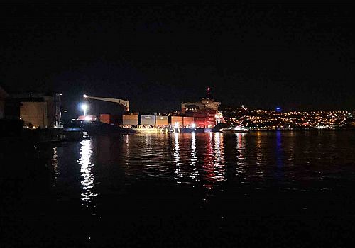 BOĞAZ’DA DEHŞET: 147 Metrelik Dev Gemi Yalılara Metreler Kala Durabildi!