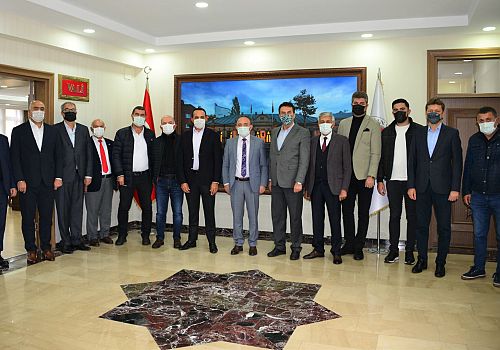 Bursa Osmangazi Belediye Başkanı Mustafa Dündar ve KAİ Dernekler Federasyonu Başkanı İrfan Koç, Vali Hüseyin Öner’i ziyaret etti