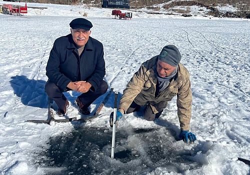 Buz Festivali öncesi Çıldır Belediyesi tarafından buz ölçümü yapıldı