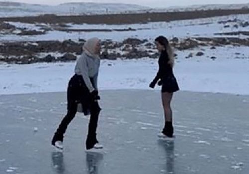 Buz patencilerinin yeni rotası, ’Türkiye’nin en büyük buz pisti’ olan Çıldır Gölü oldu.
