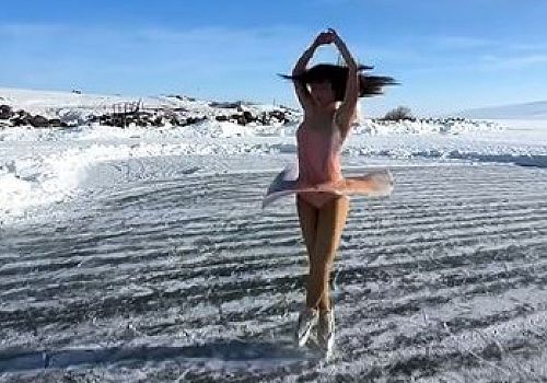 Buz tutan Çıldır Gölü macera tutkunlarının uğrak yeri ve yeni rotası oldu