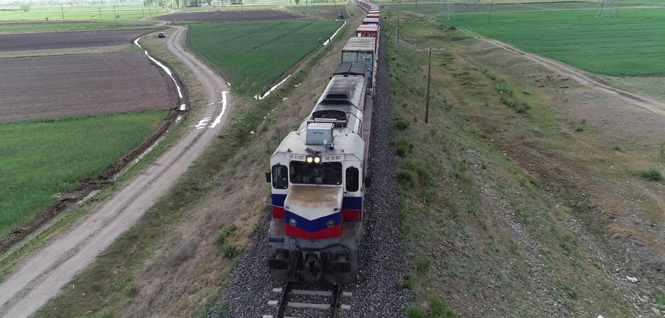 Çin'e gidecek 2 ihracat treni Kars'a ulaştı