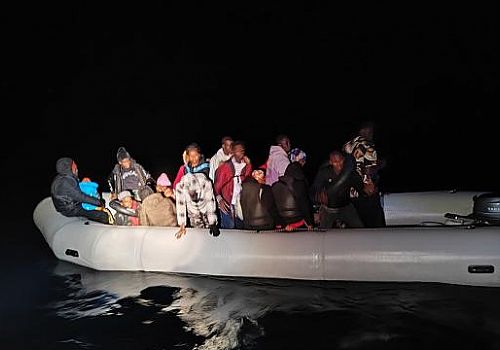 Çeşme ve Seferihisar Açıklarında Düzensiz Göçmenler Yakalandı