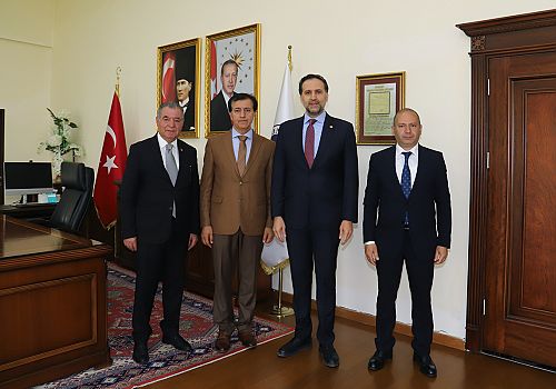 CHP Ardahan Milletvekili Özgür Erdem İncesu,  Rektör olarak  atanan Prof. Dr. Öztürk Emiroğlu’nu ziyaret etti 