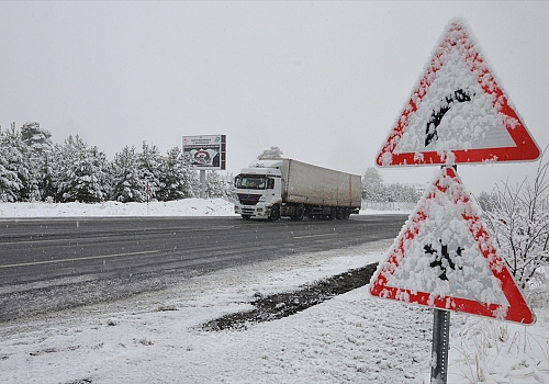 Cıbıltepe Kayak Merkezi'nde kar kalınlığı 15 santimetreye ulaştı