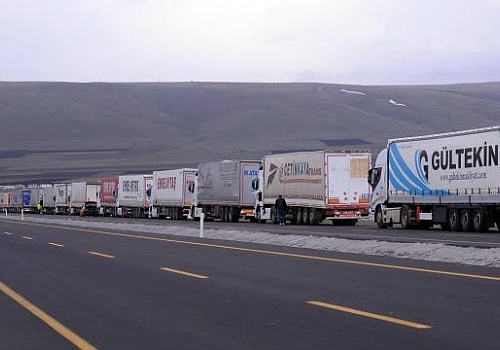 Çıldır-Aktaş Gümrük Kapısı'nda yoğunluk oluşturdu