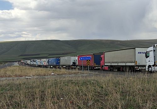 Çıldır Aktaş Gümrük kapısında tır yoğunluğu