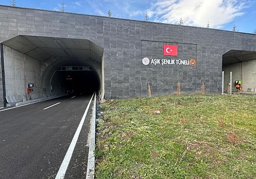 Çıldır-Aktaş yolu üzerindeki Aşık Şenlik Tüneli'nin 2. tüpü yarın törenle açılacak.