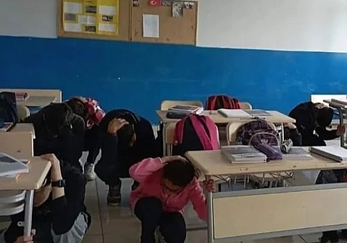  Çıldır Anadolu İmam Hatip Lisesi'nde deprem ve yangın tatbikatı yapıldı