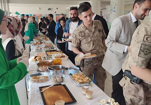 Çıldır Anadolu İmam Hatip Lisesi’nde kermes etkinliği düzenlendi