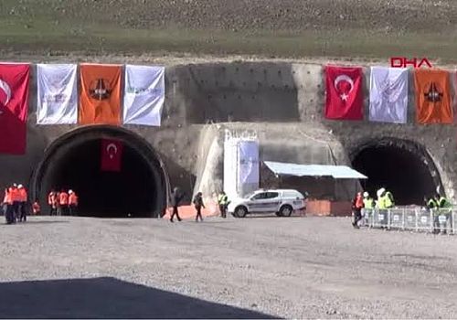 Çıldır Aşık Şenlik Tüneli, tek yönlü olarak trafiğe açıldı.