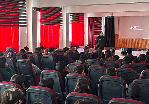 Çıldır Çok Programlı Anadolu Lisesi 12. sınıf öğrencilerinin konukları İlçe Emniyet Mensupları oldu