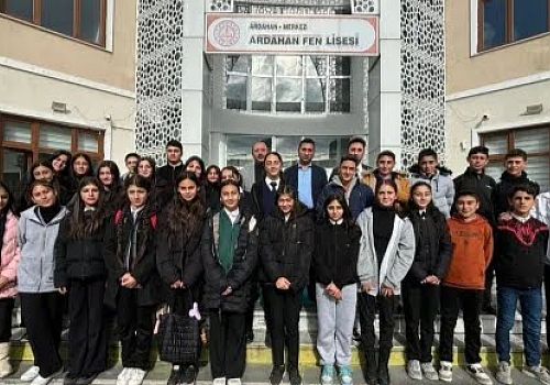 Çıldır da 8.sınıf öğrencileri,Ardahan daki en iyi 2 liseye ziyaret gerçekleştirdi