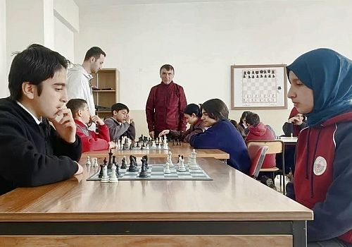 Çıldır’da Bayram Coşkusu Turnuvalarla Başladı: Genç Yetenekler Hamlelerini Yapıyor!