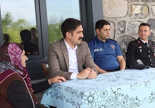 Çıldır da  bayram kutlamaları protokolün ev ziyaretleri ile başladı.