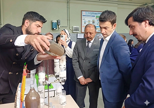 Çıldır’da bilim ve sanat rüzgarı: Şehit Taner Karadeniz Ortaokulu’ndan görkemli şenlik