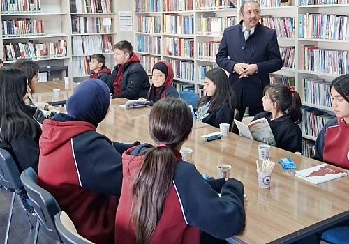 Çıldır’da İmam Hatip Lisesi Öğrencilerinden Kütüphane Ziyareti
