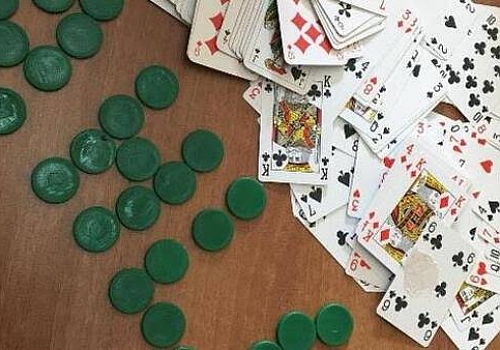 Çıldır da Kovid-19 tedbirlerine uymayıp kumar oynayan 3 kişiye para cezası kesildi