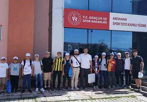 Çıldır da Kur’an Kursu öğrencilerine yönelik planlanan Yüzme Etkinliği düzenlendi.