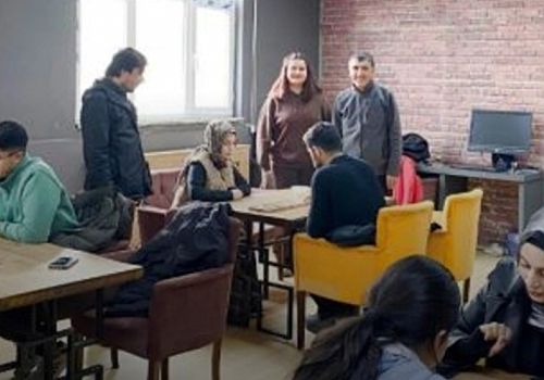 Çıldır’da Mangala Turnuvası Düzenlendi: Genç Ofis’te Geleneksel Zekâ Oyunu Heyecanı