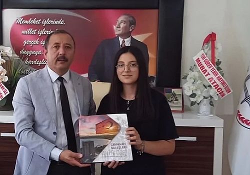 Çıldır da Resim, Şiir Kompozisyon yarışmalarında dereceye giren öğrenciye hediyesi verildi.