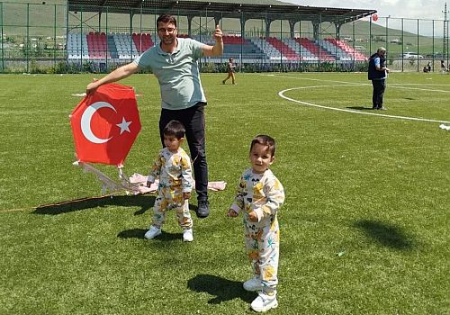 Çıldır da Uçurtma Şenliği ailelerin ve çocukların yoğun katılımıyla gerçekleşti 