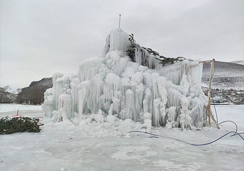 Çıldır da Yapılan Buz Kuleleri Eşsiz Güzellik Oluşturdu 