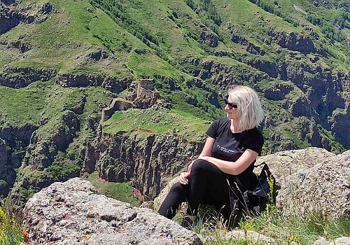 Çıldır daki Şeytan Kalesi, son günlerde yoğun ilgi görüyor.