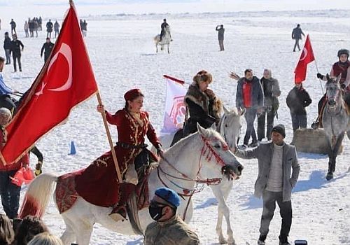 Çıldır Gölü Altın At Kristal Buz Festivali’nin Tarihi Belli Oldu