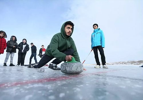 Çıldır Gölü, curling sporcuları için antrenman alanı oldu