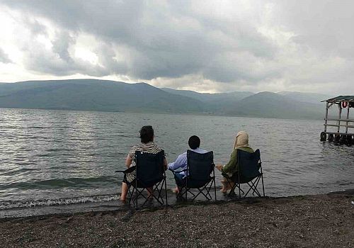 Çıldır Gölü her mevsim ağırladığı yerli ve yabancı turistlerin ilgi odağı oluyor.