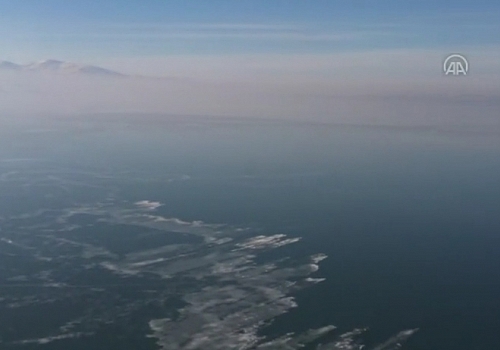 Çıldır Gölü'nde buz kalınlığı 15 santimetreye ulaştı