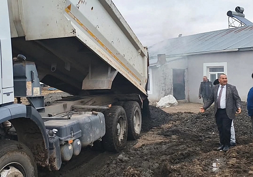 Çıldır Güvenocak Köyü’nde Mağdur Vatandaşa Devlet ve Siyaset Eli Uzattı