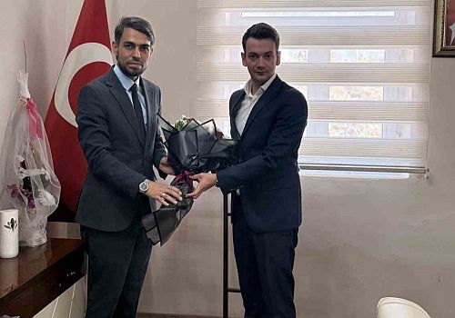 Çıldır İlçe Müftüsü Metin Aksoy, beraberindeki heyetle birlikte İlçe Kaymakamı Barış Aytürk’ü makamında ziyaret etti.