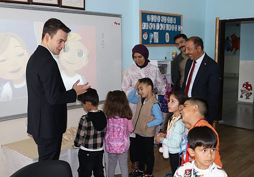 Çıldır Kaymakamı Barış Aytürk, Yeni Eğitim Yılında Öğrencilerin Heyecanına Ortak Oldu