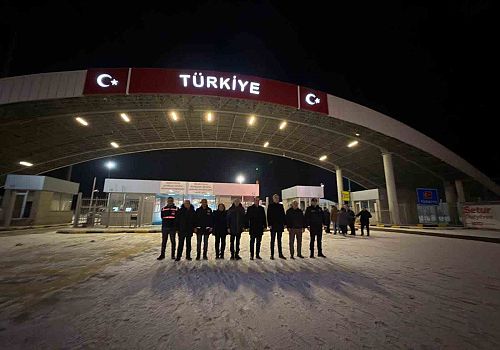 Çıldır Kaymakamı Efe Kılıç, yılbaşı gecesi mesaide olan kurumları ziyaret etti