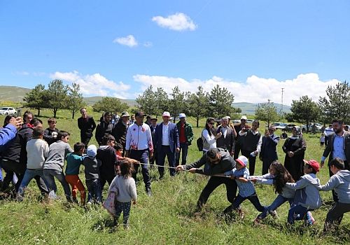 Çıldır Kaymakamlığı Akçakale Adasında Çocuklara Şenlik Düzenledi 