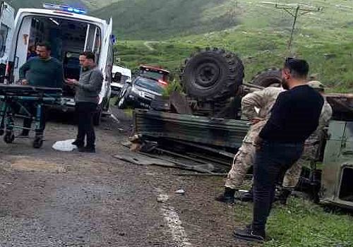 Çıldır Kurtkale Köyünde askeri araç kaza yaptı 4 asker yaralandı 