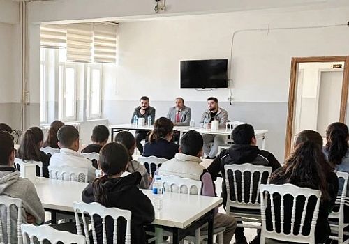 Çıldır Şehit Öğretmen Sezgin Yolcu YBO’da Doktor Mezun ile Kariyer Söyleşisi