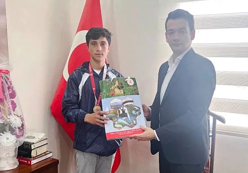 Çıldırlı Öğrenci Ozan Şafak Atletizmde İl Birincisi Oldu