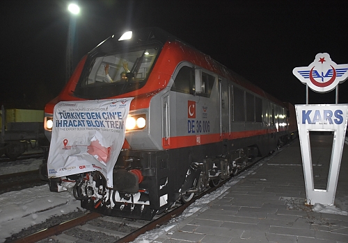 Çin'e gidecek bor yüklü ihracat treni Kars'tan Gürcistan'a uğurlandı