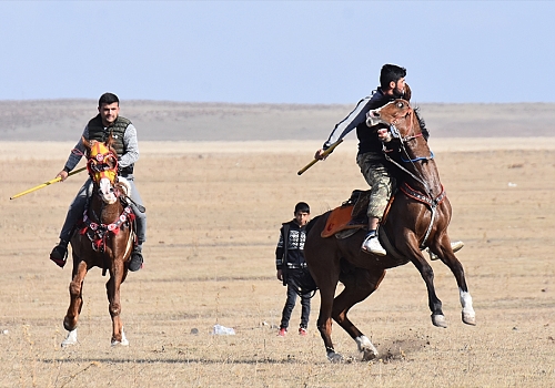 Ciritçiler dostluk maçlarıyla atlarını kışa hazırlıyor