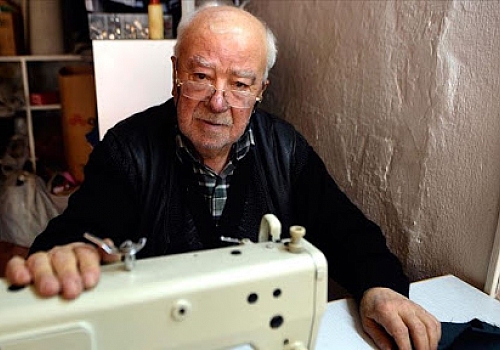 Çocuk yaşta eline aldığı iğne ve ipliği 70 yıldır bırakmadı