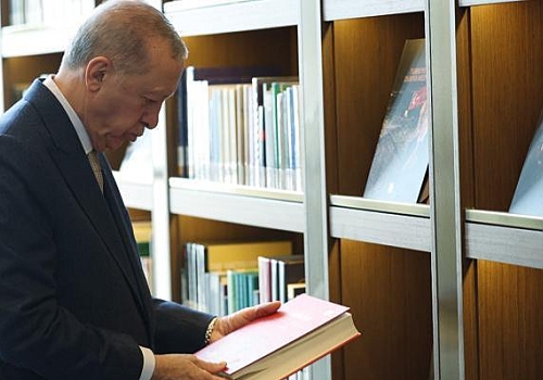 Cumhurbaşkanı Erdoğan AK Kütüphane’yi ziyaret etti