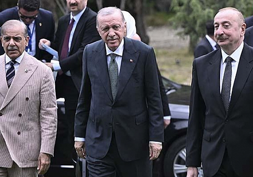 Cumhurbaşkanı Erdoğan Azerbaycan'da! 'Buradaki tabloda üç devlet tek millet'