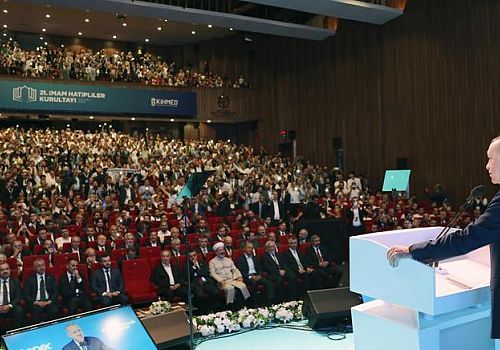 Cumhurbaşkanı Erdoğan bazı istismarcılar ortaya çıkmak suretiyle kılıçlar çektiler. Bu kılıçları kime çekiyorsunuz?