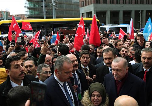 Cumhurbaşkanı Erdoğan Berlin'de Türklerin sevgi gösterileriyle karşılandı