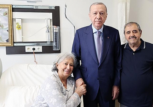 Cumhurbaşkanı Erdoğan'dan açılışını yaptığı hastanedeki hastalara sürpriz ziyaret
