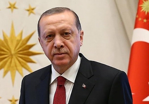 Cumhurbaşkanı Erdoğan, dünya şampiyonu güreşçiyi tebrik etti
